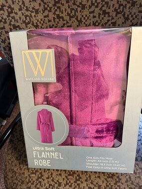 Wayland Square Ultra Soft Flannel Robe - Fuchsia Pink